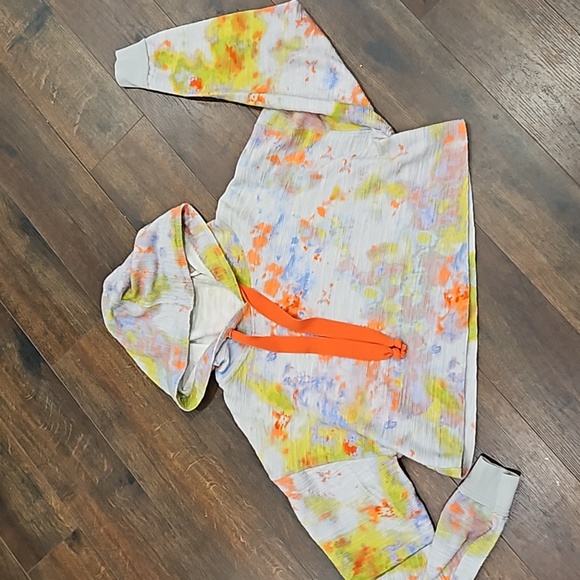 Free People  Thinking about you  Tie dye cropped hoodie. - Picture 3 of 13